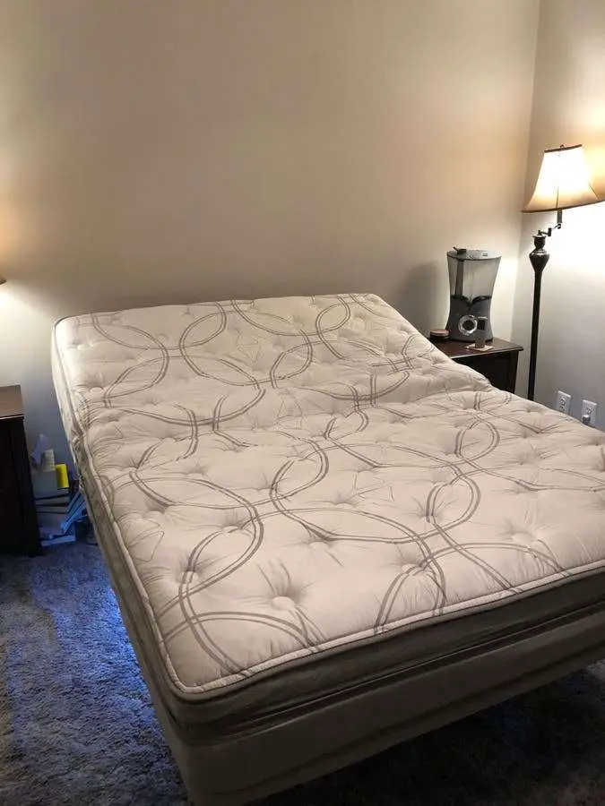 Sleep Number Queen i8 bed for sale!